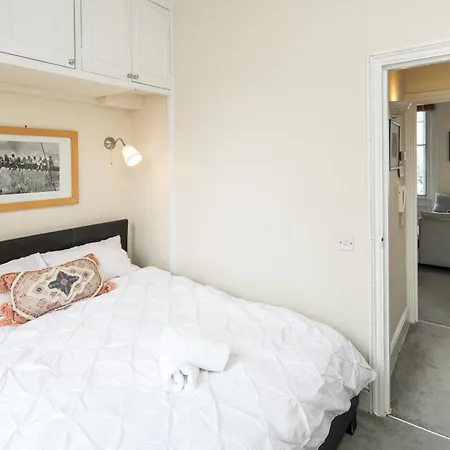 High-Ceiling Gorgerous Victorian Flat With Private Garden - 3 Mins To Hyde Park, Kensington Palace, 8 Mins Nottinghill, High Street Kensington Station Londres Exterior foto