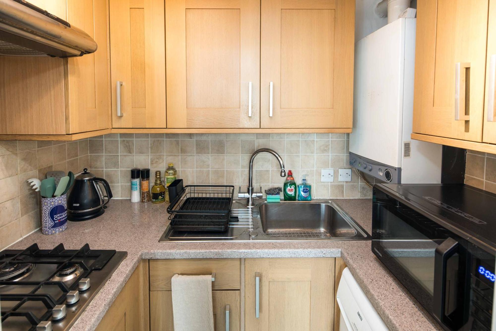 Apartamento High-ceiling Gorgerous Victorian Flat With Private Garden - 3 Mins To Hyde Park, Kensington Palace, 8 Mins Nottinghill, High Street Kensington Station Londres